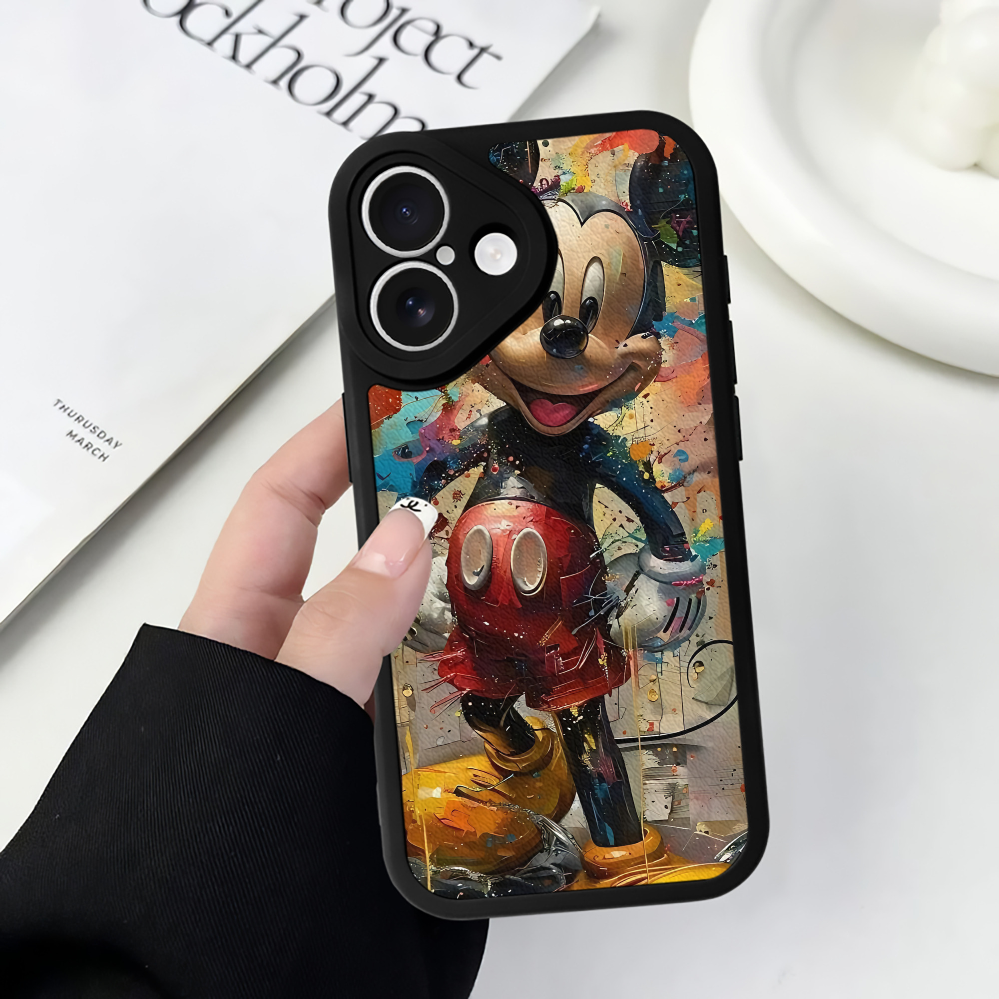 （画像用） ミッキーマウス Mickey Mouse 【iPhone 16シリーズ対応】シリコンスマホケース（レザー調） 材質：シリコン